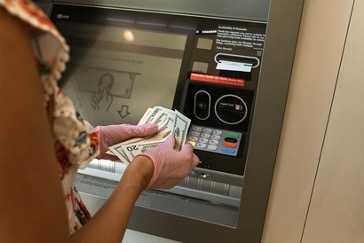 Depositing cash in an ATM