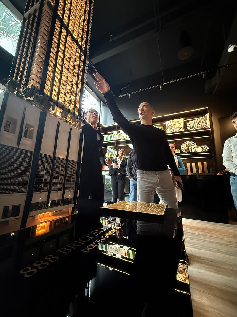 Ricardo Bossio, MSIRE student, explores the 888 Brickell Ave. model.